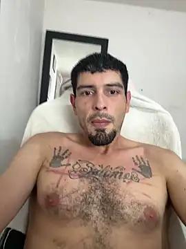 Snapshot of Lherzamxx chatting on 9, 4, 2026 Lherzamxx online show from 9, 4, 2026