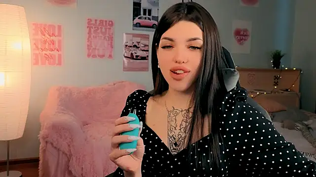 molly rettyy online show from 15, 4, 2026