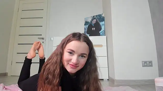 Snapshot of AlinaLuxxx chatting on 15, 5, 2026 AlinaLuxxx online show from 15, 5, 2026