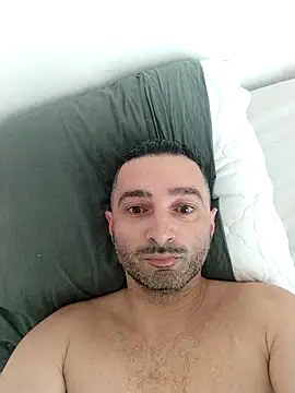 Snapshot of zzrkx chatting on 6, 4, 2026 zzrkx online show from 6, 4, 2026