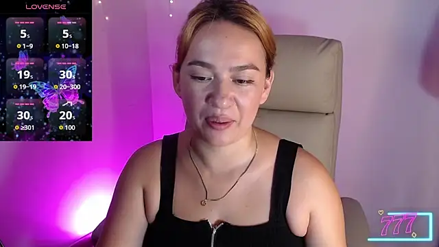 Snapshot of Carolina_2403 chatting on 3, 5, 2026 Carolina 2403 online show from 3, 5, 2026