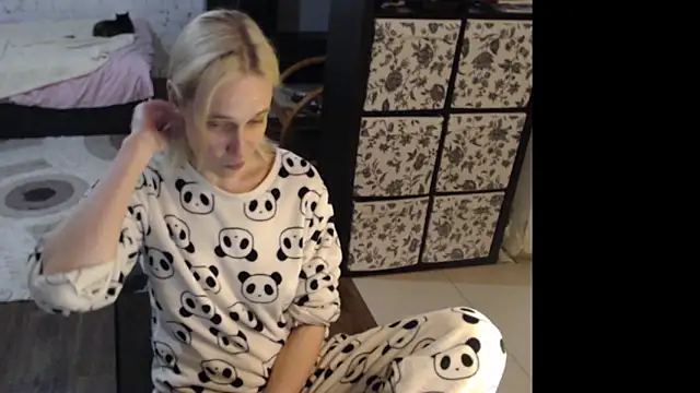 Snapshot of Sweet_hot_shrmp chatting on 18, 5, 2026 Sweet hot shrmp online show from 18, 5, 2026