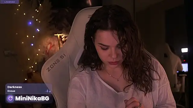 Snapshot of _MiniNika_ chatting on 15, 4, 2026 MiniNika online show from 15, 4, 2026