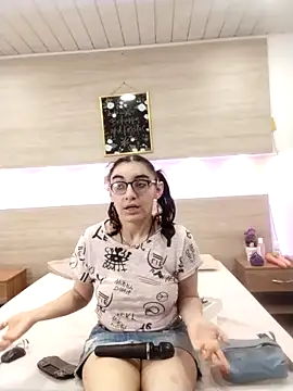 Ellaa honey online show from 18, 4, 2026