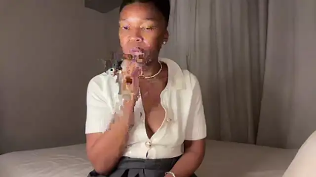 Snapshot of LunaJoHeat chatting on 8, 5, 2026 LunaJoHeat online show from 8, 5, 2026