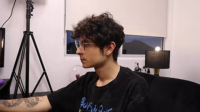 Snapshot of Tyler_Blade chatting on 6, 4, 2026 Tyler Blade online show from 6, 4, 2026