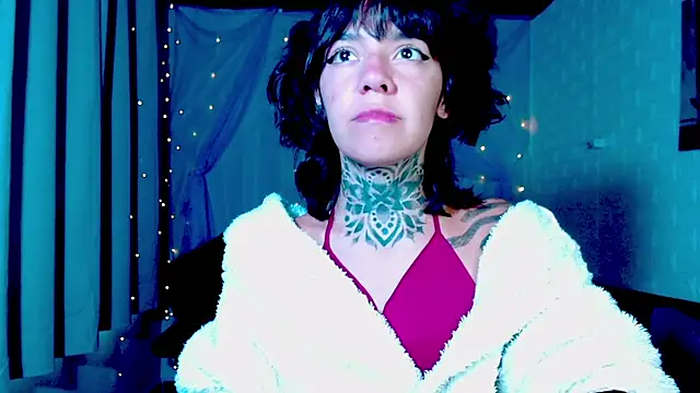 Snapshot of LannieGonzales chatting on 6, 4, 2026 LannieGonzales online show from 6, 4, 2026