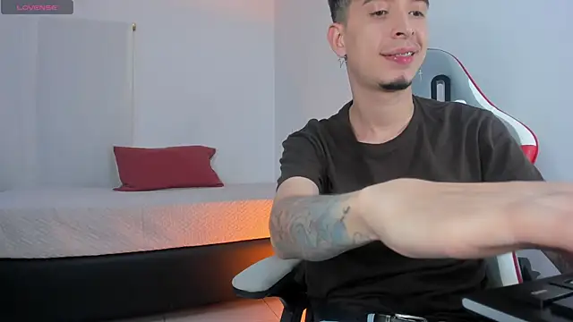 Snapshot of Nova__hard chatting on 16, 4, 2026 Nova hard online show from 16, 4, 2026