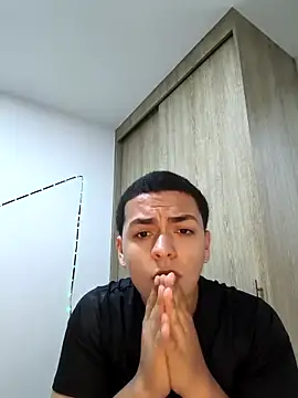 Snapshot of EnzoGold19 chatting on 31, 3, 2026 EnzoGold19 online show from 31, 3, 2026