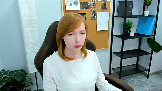 Snapshot of CherryCrushLove chatting on 6, 5, 2026 CherryCrushLove online show from 6, 5, 2026