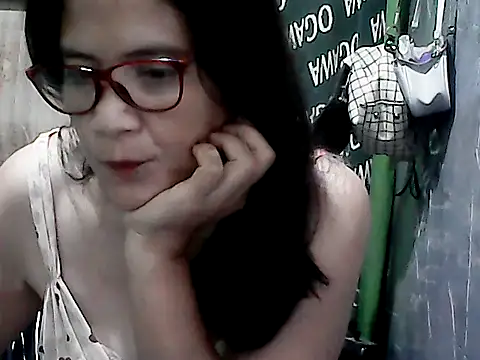 Snapshot of PinayZaira chatting on 15, 4, 2026 PinayZaira online show from 15, 4, 2026