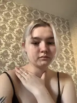 Snapshot of KimCarr chatting on 5, 4, 2026 KimCarr online show from 5, 4, 2026