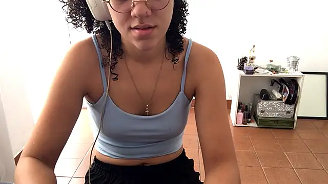 Snapshot of petitecurlybrunette chatting on 3, 4, 2026 petitecurlybrunette online show from 3, 4, 2026