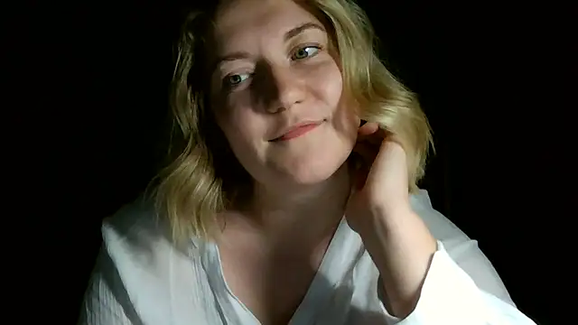 Snapshot of TinaKittyX chatting on 8, 5, 2026 TinaKittyX online show from 8, 5, 2026