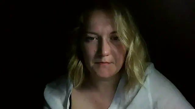 Snapshot of TinaKittyX chatting on 17, 5, 2026 TinaKittyX online show from 17, 5, 2026
