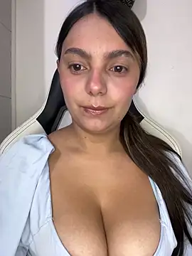 Snapshot of SOFIA_BRIZZ chatting on 6, 4, 2026 SOFIA BRIZZ online show from 6, 4, 2026