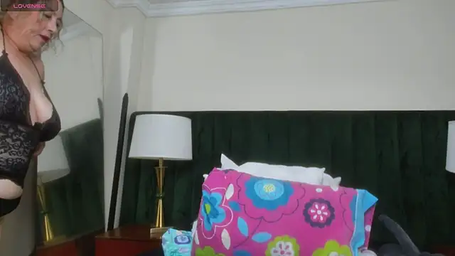 Snapshot of RoxanneSquirt chatting on 16, 5, 2026 RoxanneSquirt online show from 16, 5, 2026