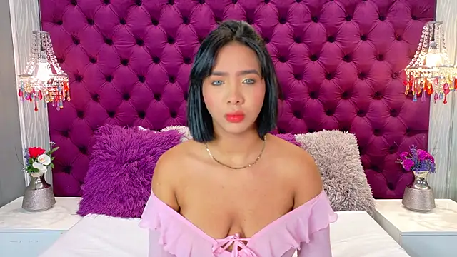 HilaryQueen  online show from 14, 4, 2026