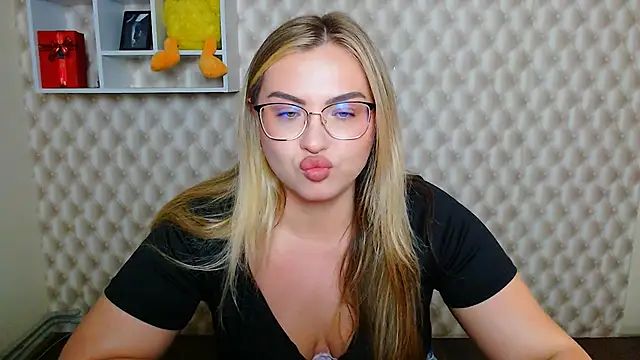 Snapshot of AminaSoul_ chatting on 25, 5, 2026 AminaSoul online show from 25, 5, 2026