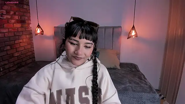 Snapshot of Hanna_Clark__ chatting on 3, 5, 2026 Hanna Clark online show from 3, 5, 2026