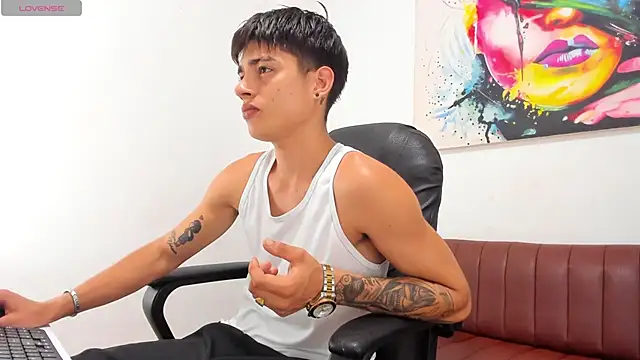 Snapshot of Thebestboyhot chatting on 14, 4, 2026 Thebestboyhot online show from 14, 4, 2026
