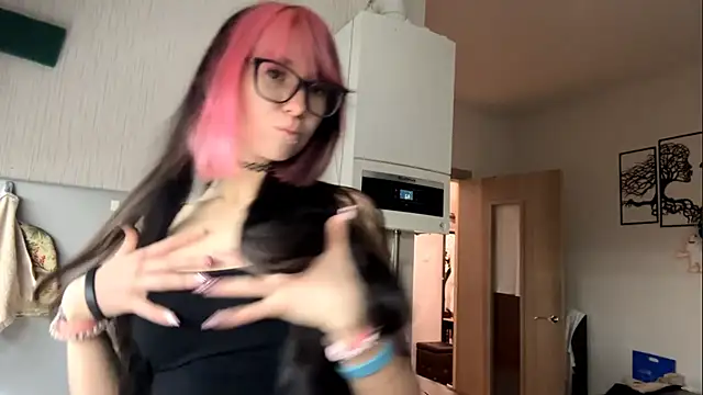 Snapshot of WifeAileen chatting on 12, 5, 2026 WifeAileen online show from 12, 5, 2026