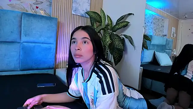 Delphine doll online show from 24, 6, 2026