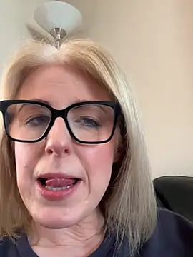 Snapshot of Laylaskyexx chatting on 7, 4, 2026 Laylaskyexx online show from 7, 4, 2026