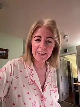 Snapshot of Laylaskyexx chatting on 8, 4, 2026 Laylaskyexx online show from 8, 4, 2026