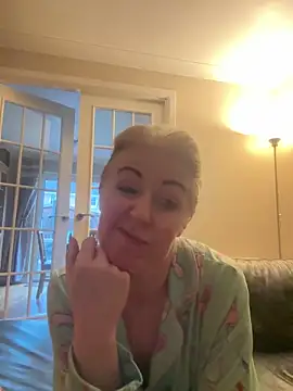 Snapshot of Laylaskyexx chatting on 9, 4, 2026 Laylaskyexx online show from 9, 4, 2026