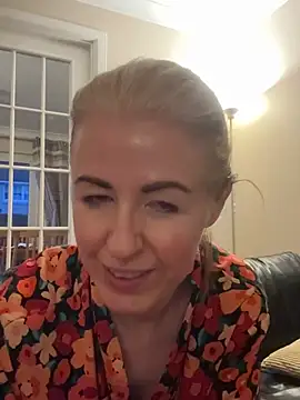 Snapshot of Laylaskyexx chatting on 10, 4, 2026 Laylaskyexx online show from 10, 4, 2026