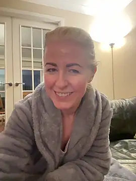 Snapshot of Laylaskyexx chatting on 15, 4, 2026 Laylaskyexx online show from 15, 4, 2026