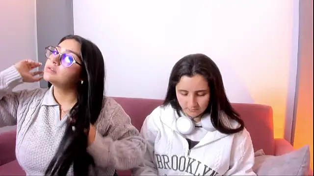 Snapshot of Elisa_n_Emma chatting on 5, 5, 2026 Elisa n Emma online show from 5, 5, 2026