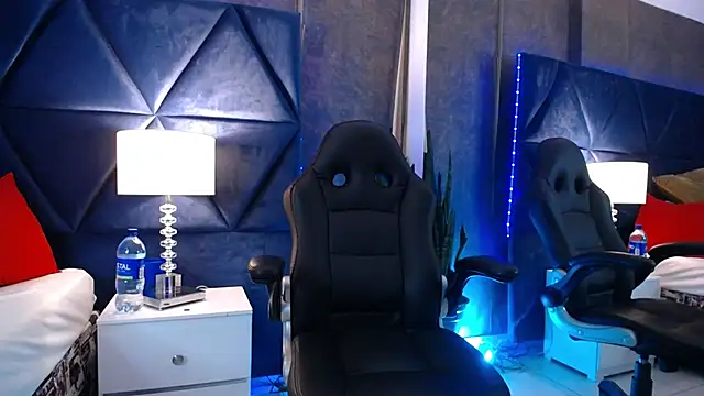 Snapshot of SiriusNoir chatting on 8, 4, 2026 SiriusNoir online show from 8, 4, 2026