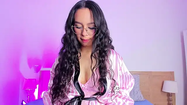 Snapshot of DaphneValucci chatting on 13, 5, 2026 DaphneValucci online show from 13, 5, 2026