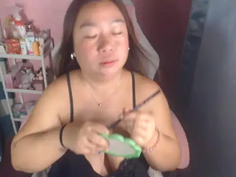 Snapshot of bella_holy chatting on 13, 5, 2026 bella holy online show from 13, 5, 2026