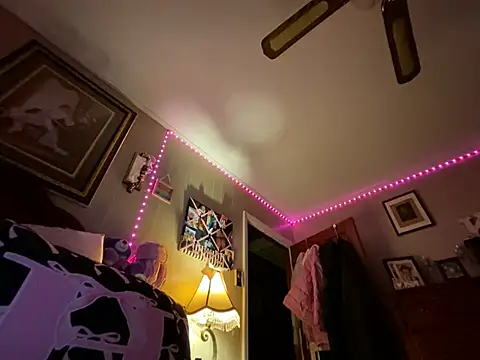 HollyBurst online show from 8, 4, 2026