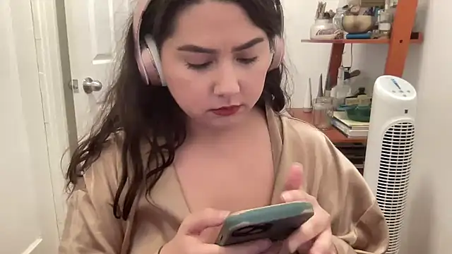 Snapshot of ariaxm00n chatting on 6, 5, 2026 ariaxm00n online show from 6, 5, 2026