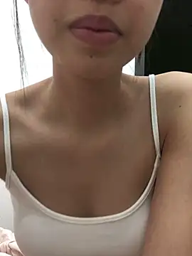 Snapshot of Yenlisu3Zie chatting on 28, 4, 2026 Yenlisu3Zie online show from 28, 4, 2026