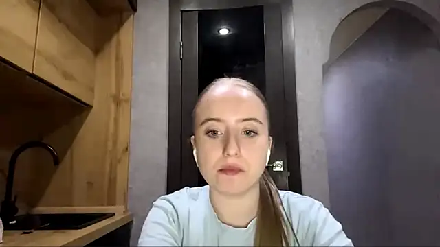 Snapshot of SabinaHaggen chatting on 18, 5, 2026 SabinaHaggen online show from 18, 5, 2026