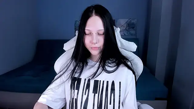 Snapshot of SugarBunny18 chatting on 5, 7, 2026 SugarBunny18 online show from 5, 7, 2026