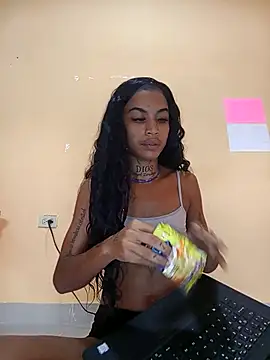 Snapshot of La_ReynaZendeya chatting on 10, 4, 2026 La ReynaZendeya online show from 10, 4, 2026