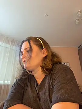 Snapshot of EdithBrown chatting on 5, 4, 2026 EdithBrown online show from 5, 4, 2026