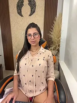 Snapshot of Atiena_ chatting on 13, 6, 2026 Atiena online show from 13, 6, 2026