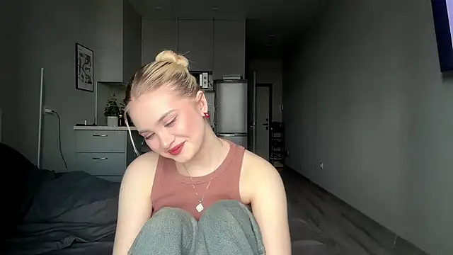 Snapshot of kirtova_ chatting on 15, 4, 2026 kirtova online show from 15, 4, 2026