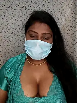 Snapshot of Romantic_Woman chatting on 5, 5, 2026 Romantic Woman online show from 5, 5, 2026