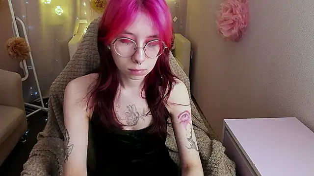 Snapshot of Alice_Nyx chatting on 10, 4, 2026 Alice Nyx online show from 10, 4, 2026