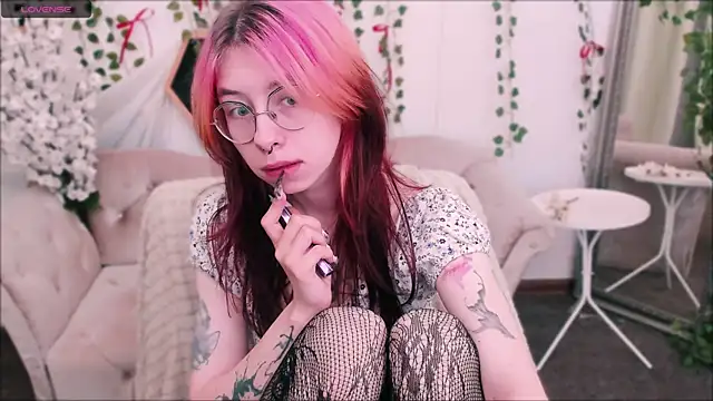 Snapshot of Alice_Nyx chatting on 11, 6, 2026 Alice Nyx online show from 11, 6, 2026