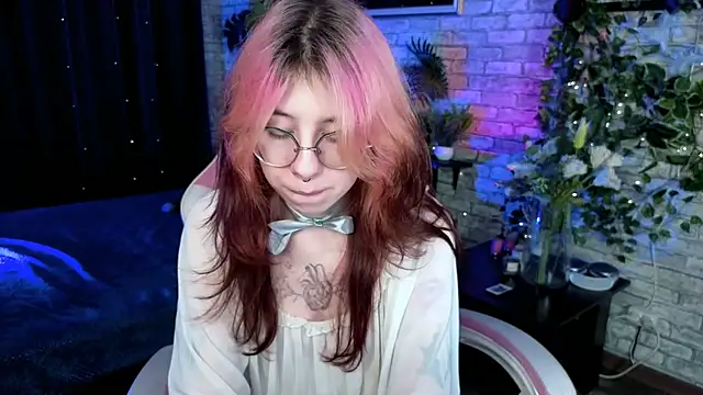 Snapshot of Alice_Nyx chatting on 4, 7, 2026 Alice Nyx online show from 4, 7, 2026