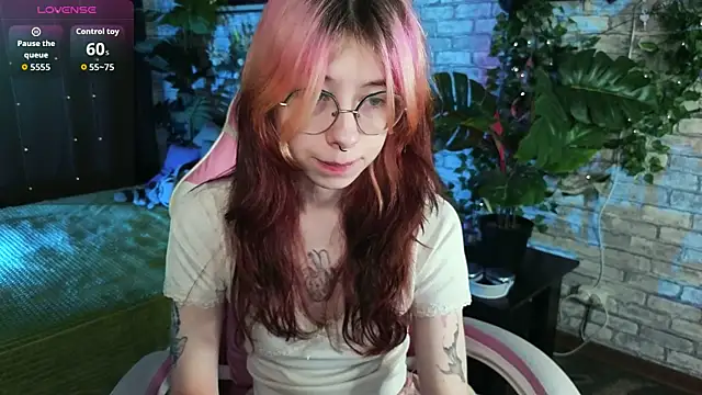 Snapshot of Alice_Nyx chatting on 12, 7, 2026 Alice Nyx online show from 12, 7, 2026